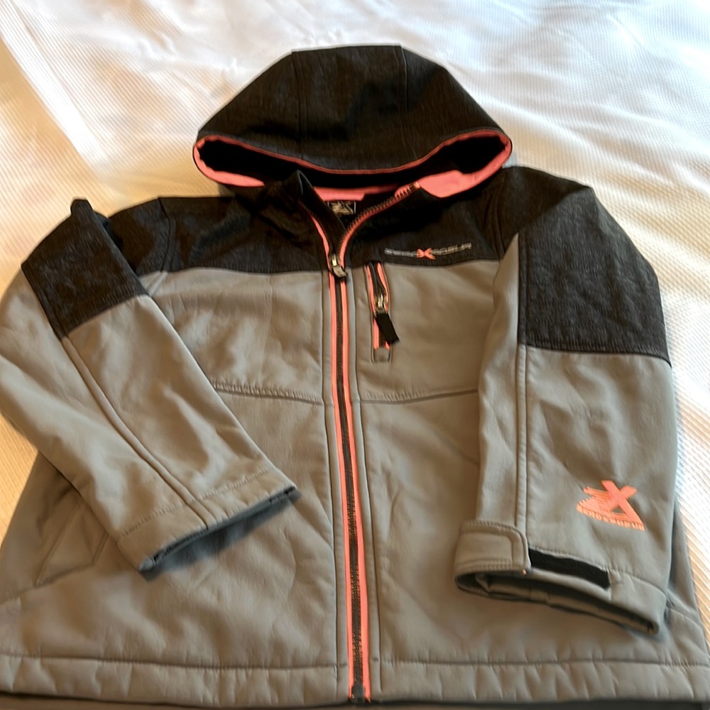 Boys jacket size 8. Good condition no stains. Zero x posit.